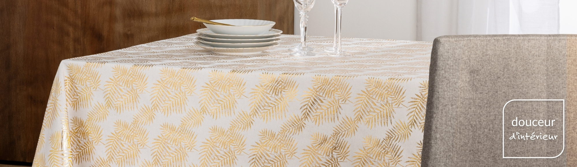 douceur d'intérieur - Zena nappe motif fleurs métallisés or